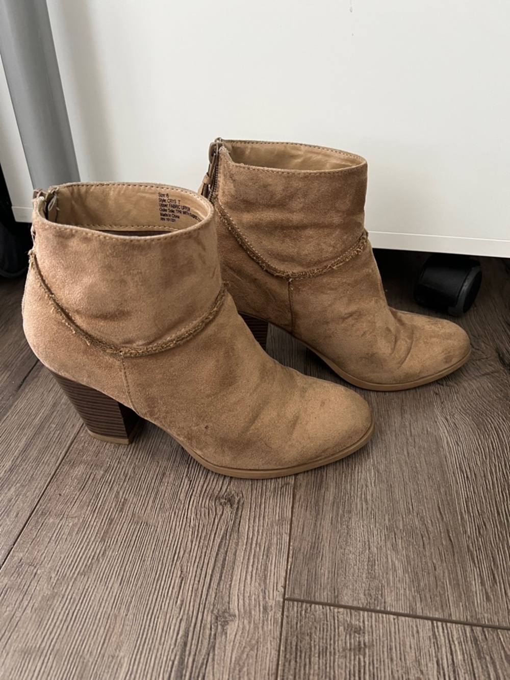 Limelight Women’s Tan Suede Ankle Boots - Stylish Block Heel. Size 6 - Picture 3 of 6